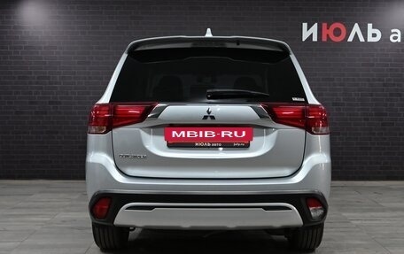 Mitsubishi Outlander III рестайлинг 3, 2022 год, 3 635 000 рублей, 5 фотография