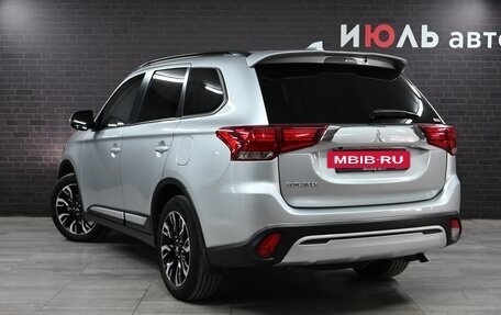 Mitsubishi Outlander III рестайлинг 3, 2022 год, 3 635 000 рублей, 7 фотография