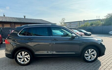 Volkswagen Tiguan II, 2023 год, 3 990 000 рублей, 6 фотография