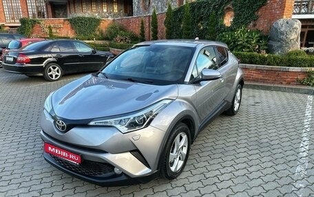 Toyota C-HR I рестайлинг, 2018 год, 2 500 000 рублей, 1 фотография