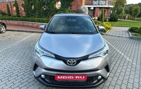 Toyota C-HR I рестайлинг, 2018 год, 2 500 000 рублей, 3 фотография