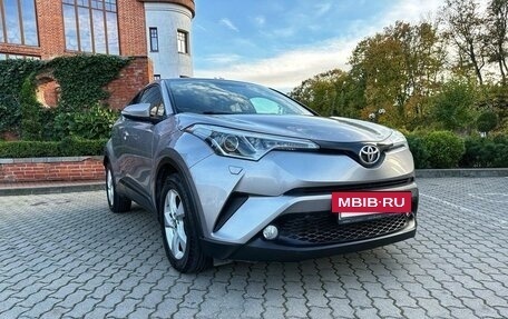 Toyota C-HR I рестайлинг, 2018 год, 2 500 000 рублей, 2 фотография