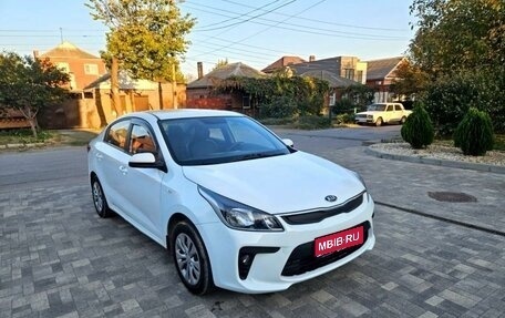 KIA Rio IV, 2018 год, 930 000 рублей, 1 фотография