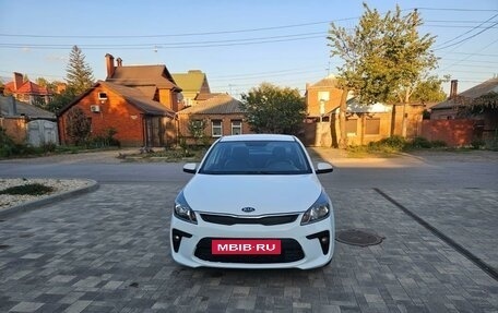 KIA Rio IV, 2018 год, 930 000 рублей, 2 фотография