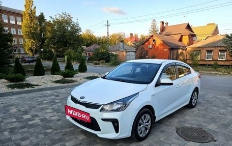 KIA Rio IV, 2018 год, 930 000 рублей, 3 фотография