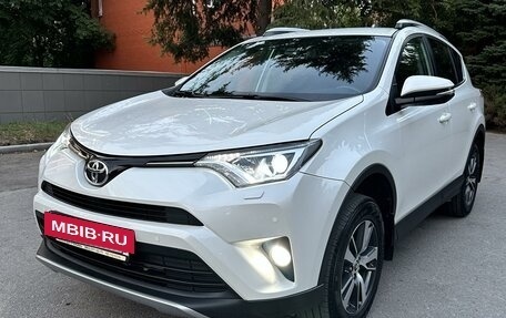 Toyota RAV4, 2016 год, 2 330 000 рублей, 2 фотография