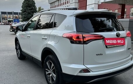 Toyota RAV4, 2016 год, 2 330 000 рублей, 11 фотография