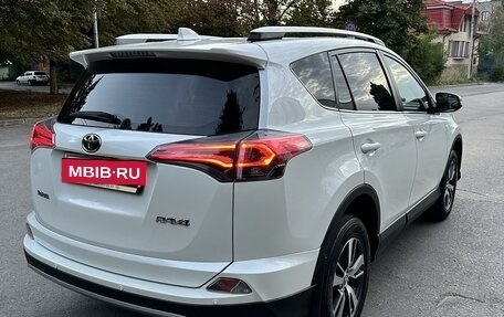 Toyota RAV4, 2016 год, 2 330 000 рублей, 12 фотография