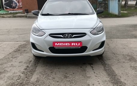 Hyundai Solaris II рестайлинг, 2011 год, 820 000 рублей, 8 фотография