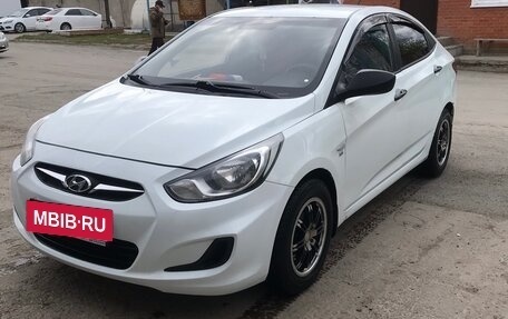 Hyundai Solaris II рестайлинг, 2011 год, 820 000 рублей, 9 фотография