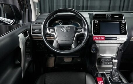 Toyota Land Cruiser Prado 150 рестайлинг 2, 2019 год, 5 999 000 рублей, 18 фотография