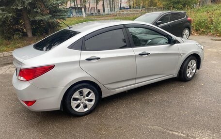 Hyundai Solaris II рестайлинг, 2015 год, 930 000 рублей, 2 фотография