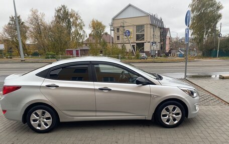 Hyundai Solaris II рестайлинг, 2015 год, 930 000 рублей, 3 фотография