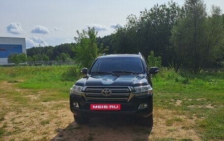 Toyota Land Cruiser 200, 2018 год, 6 800 000 рублей, 4 фотография