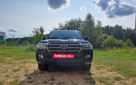 Toyota Land Cruiser 200, 2018 год, 6 800 000 рублей, 2 фотография