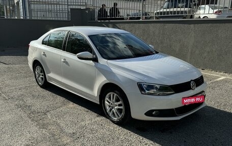 Volkswagen Jetta VI, 2012 год, 1 240 000 рублей, 2 фотография