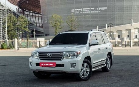 Toyota Land Cruiser 200, 2014 год, 4 430 000 рублей, 2 фотография