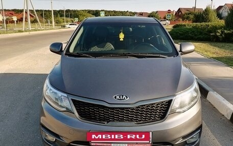 KIA Rio III рестайлинг, 2016 год, 1 000 000 рублей, 11 фотография