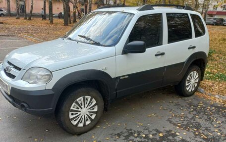 Chevrolet Niva I рестайлинг, 2015 год, 550 000 рублей, 2 фотография