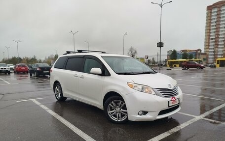 Toyota Sienna III, 2011 год, 2 150 000 рублей, 2 фотография