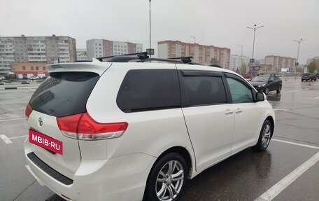 Toyota Sienna III, 2011 год, 2 150 000 рублей, 4 фотография