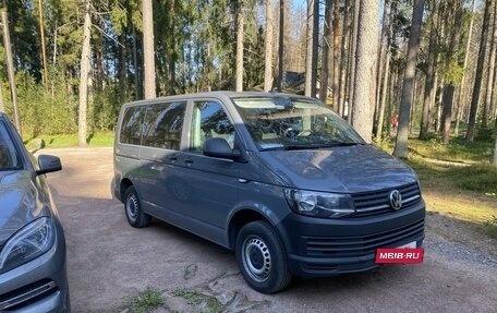 Volkswagen Caravelle T6 рестайлинг, 2018 год, 3 250 000 рублей, 3 фотография