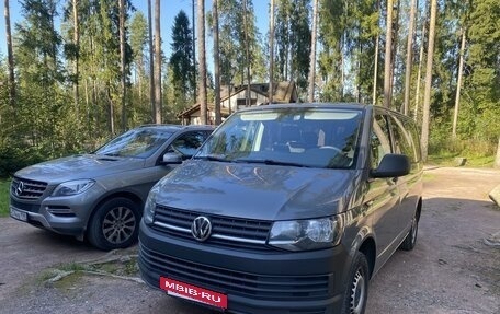 Volkswagen Caravelle T6 рестайлинг, 2018 год, 3 250 000 рублей, 2 фотография