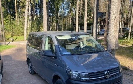 Volkswagen Caravelle T6 рестайлинг, 2018 год, 3 250 000 рублей, 4 фотография