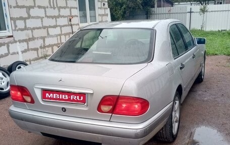 Mercedes-Benz E-Класс, 1996 год, 550 000 рублей, 1 фотография