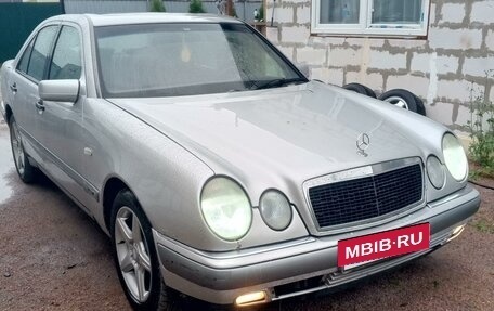 Mercedes-Benz E-Класс, 1996 год, 550 000 рублей, 2 фотография