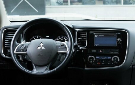 Mitsubishi Outlander III рестайлинг 3, 2013 год, 2 080 000 рублей, 12 фотография