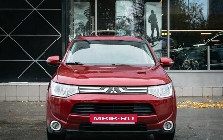 Mitsubishi Outlander III рестайлинг 3, 2013 год, 2 080 000 рублей, 8 фотография