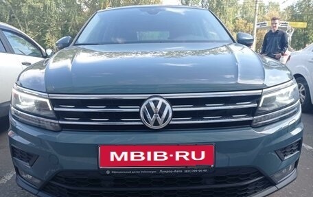 Volkswagen Tiguan II, 2019 год, 2 520 000 рублей, 2 фотография