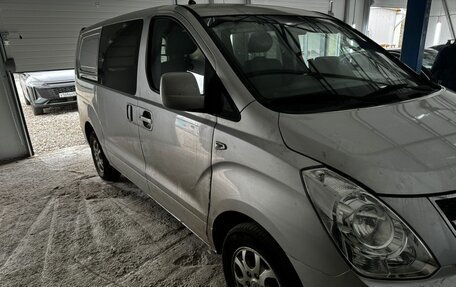 Hyundai Grand Starex Grand Starex I рестайлинг 2, 2010 год, 720 000 рублей, 2 фотография