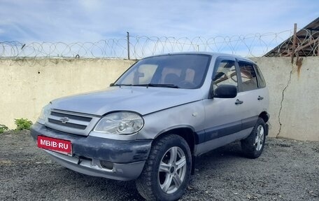 Chevrolet Niva I рестайлинг, 2004 год, 158 000 рублей, 2 фотография