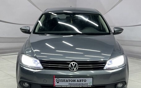 Volkswagen Jetta VI, 2011 год, 990 000 рублей, 2 фотография