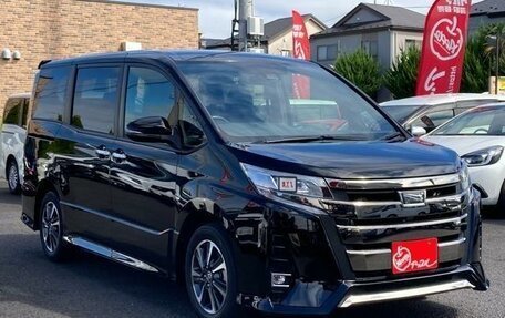 Toyota Noah III, 2020 год, 2 485 000 рублей, 3 фотография