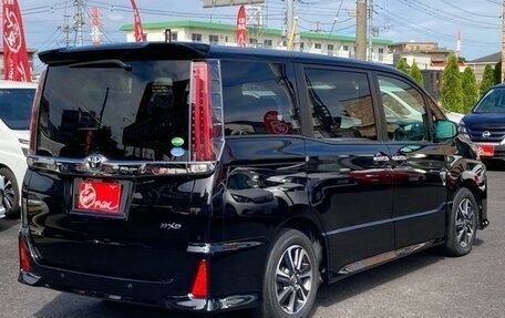 Toyota Noah III, 2020 год, 2 485 000 рублей, 4 фотография