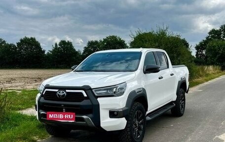 Toyota Hilux VIII, 2022 год, 5 820 000 рублей, 1 фотография