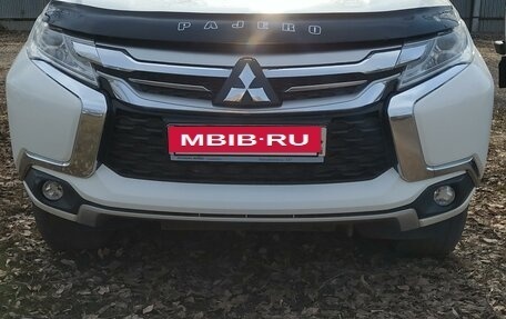 Mitsubishi Pajero Sport III рестайлинг, 2017 год, 2 990 000 рублей, 2 фотография