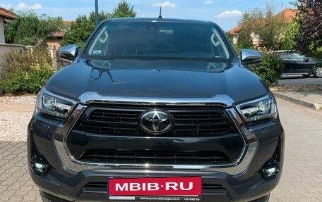 Toyota Hilux VIII, 2021 год, 5 250 000 рублей, 2 фотография