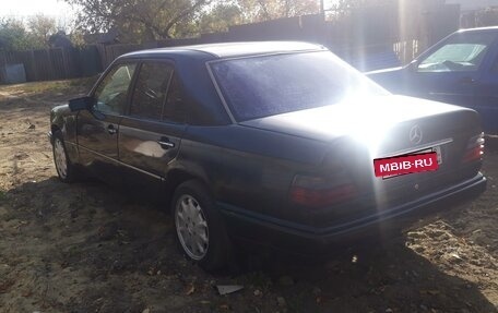 Mercedes-Benz E-Класс, 1994 год, 265 000 рублей, 5 фотография