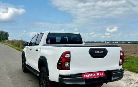 Toyota Hilux VIII, 2022 год, 5 820 000 рублей, 4 фотография