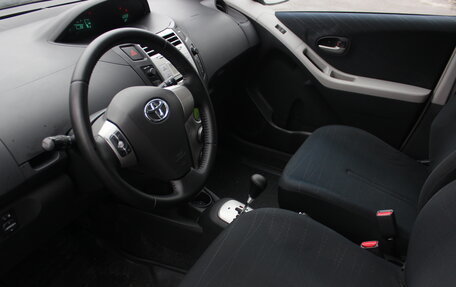 Toyota Yaris III рестайлинг, 2008 год, 665 000 рублей, 11 фотография