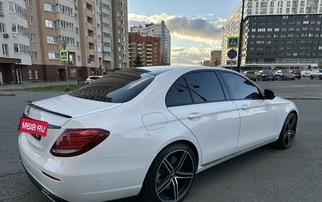 Mercedes-Benz E-Класс, 2018 год, 3 950 000 рублей, 4 фотография