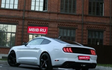 Ford Mustang VI рестайлинг, 2022 год, 3 800 000 рублей, 4 фотография