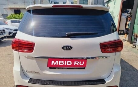 KIA Carnival III, 2019 год, 2 600 000 рублей, 6 фотография