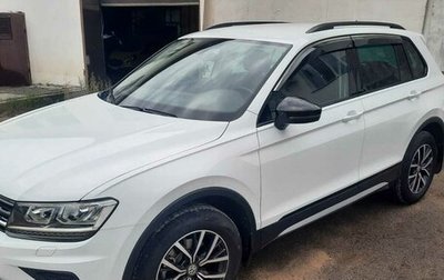 Volkswagen Tiguan II, 2019 год, 800 000 рублей, 1 фотография