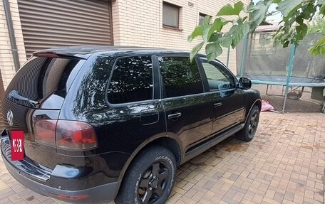 Volkswagen Touareg III, 2005 год, 1 000 000 рублей, 4 фотография