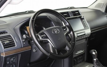 Toyota Land Cruiser Prado 150 рестайлинг 2, 2019 год, 5 990 000 рублей, 17 фотография